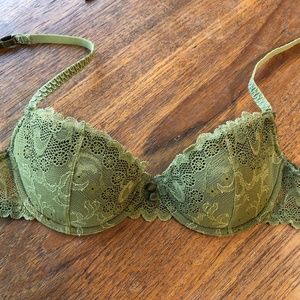 Elle Macpherson Green Lace Balconette Bra Perfect for St. Patrick's Day Size 34B
